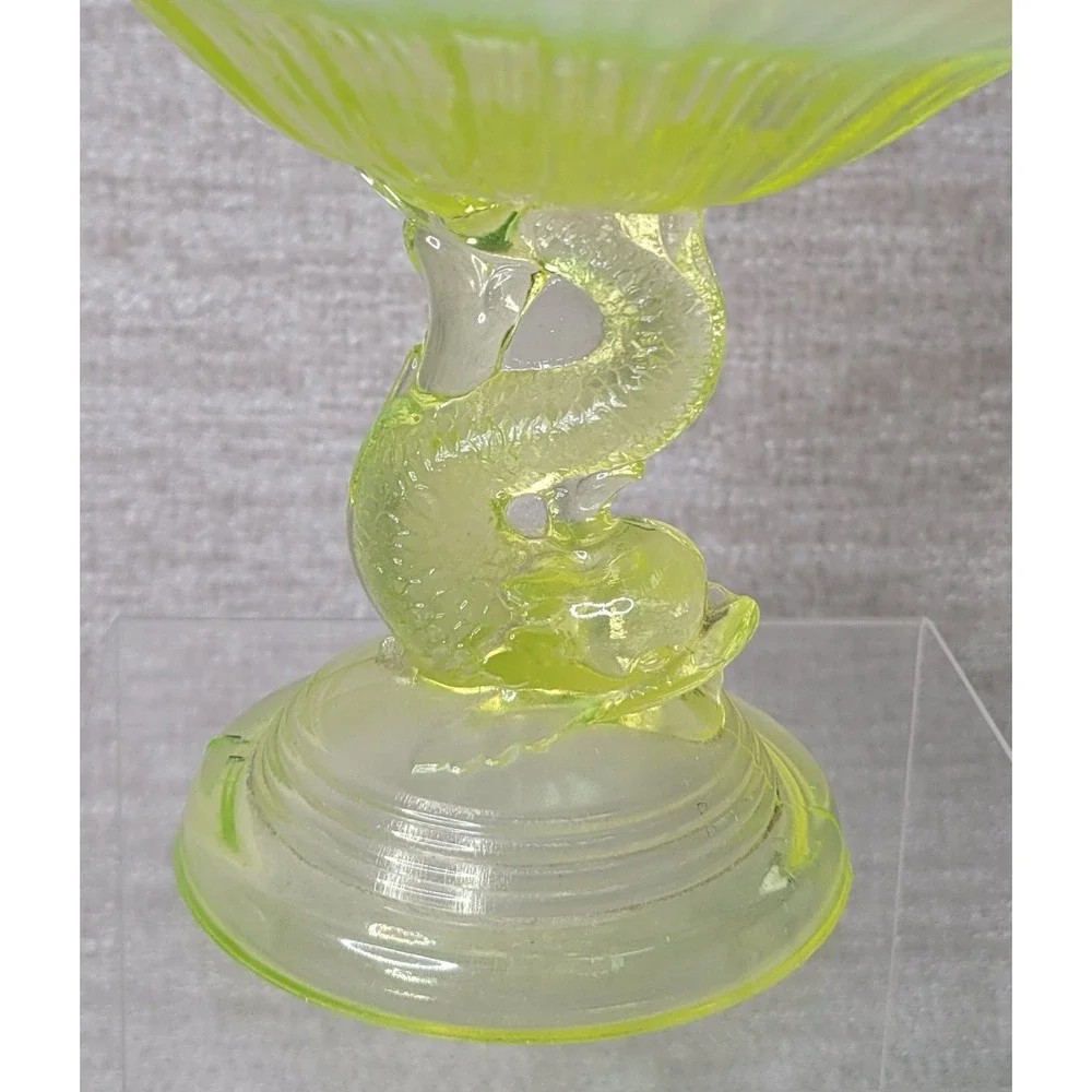 Fenton vintage vaseline
